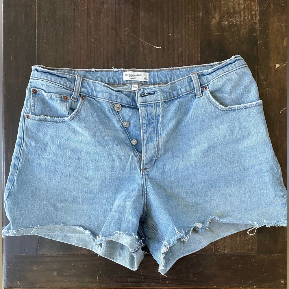 Abercrombie & Fitch LIKE NEW curve love high rise dad short 33/16